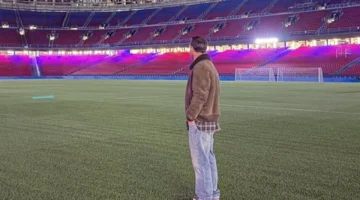 ميسي يوجه رسالة مؤثرة لجماهير برشلونة أثناء زيارته لكамп نو